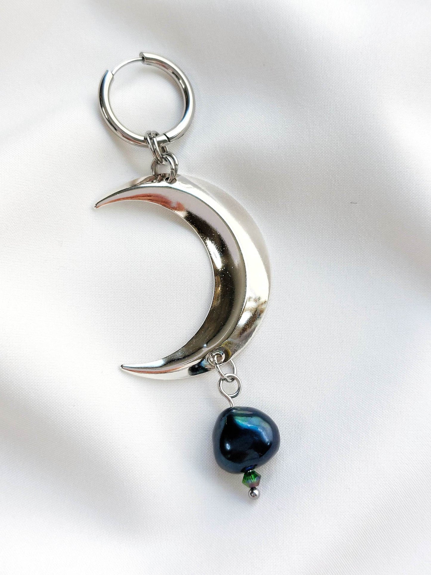 ECLIPSE single moon earring