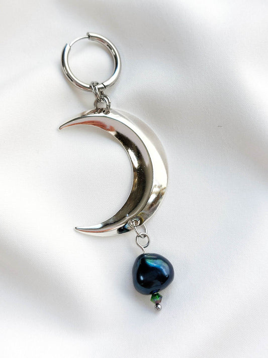 ECLIPSE single moon earring