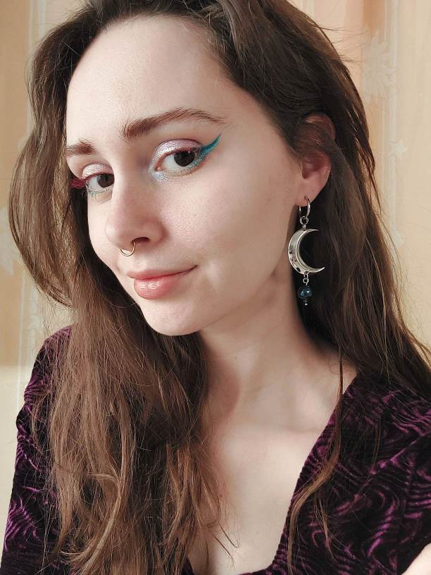 ECLIPSE single moon earring