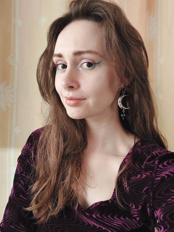 ECLIPSE single moon earring