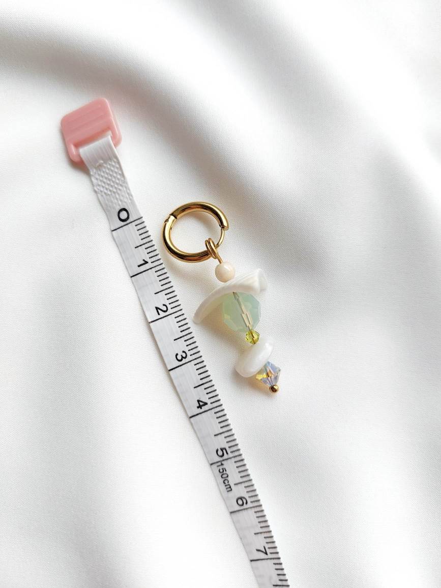 EXOTIC pearl single hoop earring