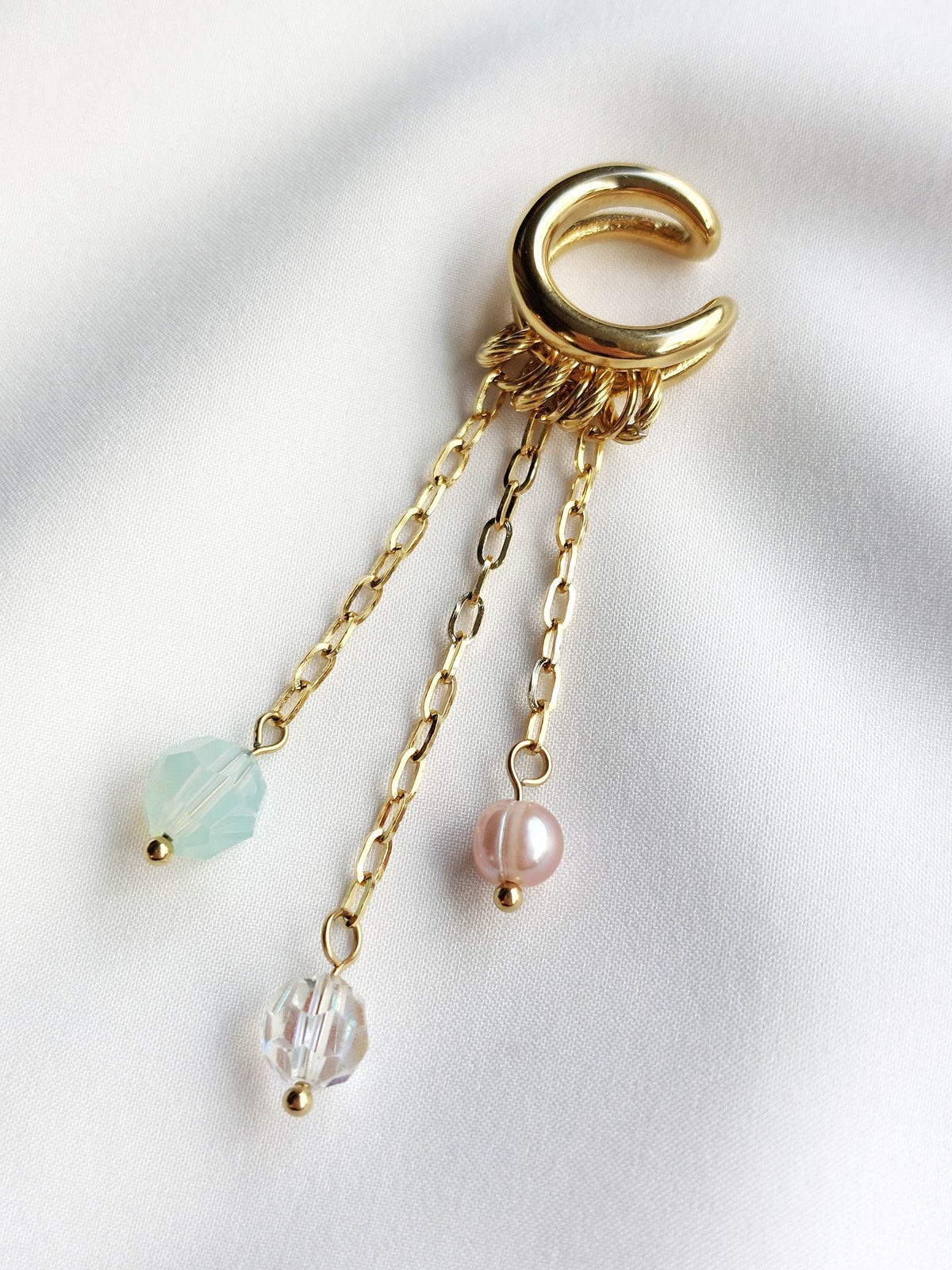 FANTASME earcuff doré en cascade de perles