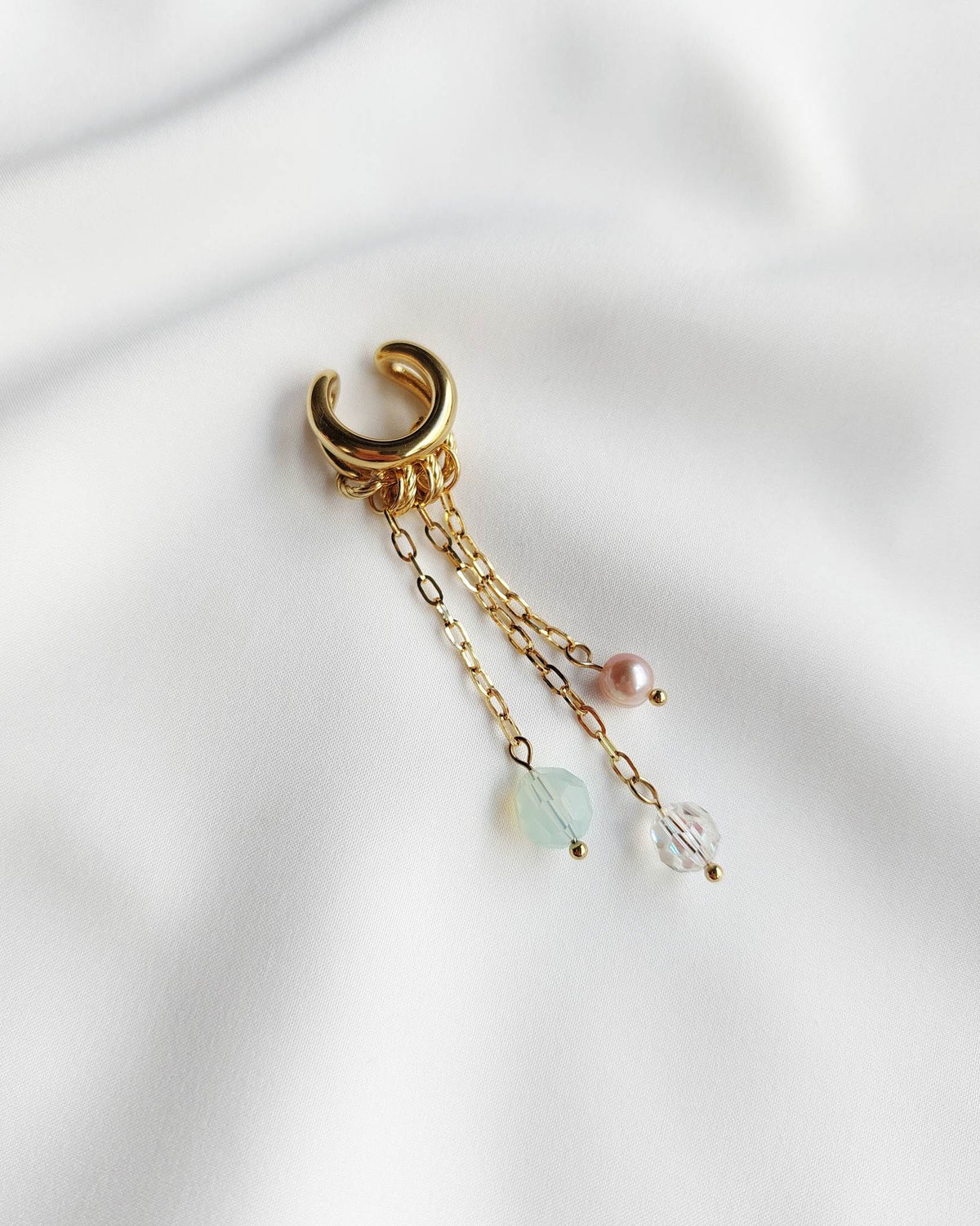 FANTASME earcuff doré en cascade de perles