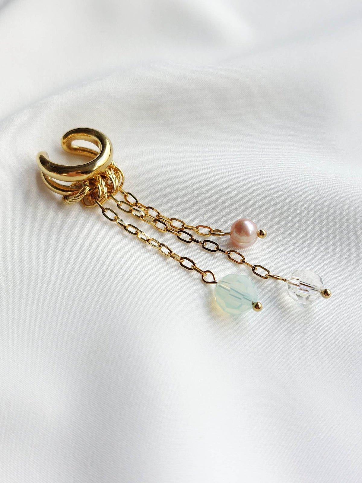 FANTASME earcuff doré en cascade de perles