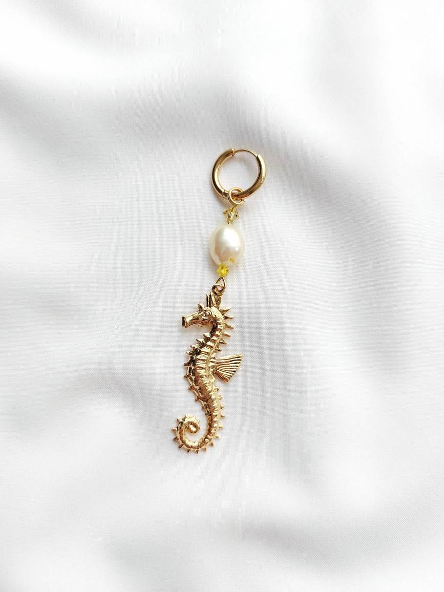 FOSSIL single loop yellow seahorse