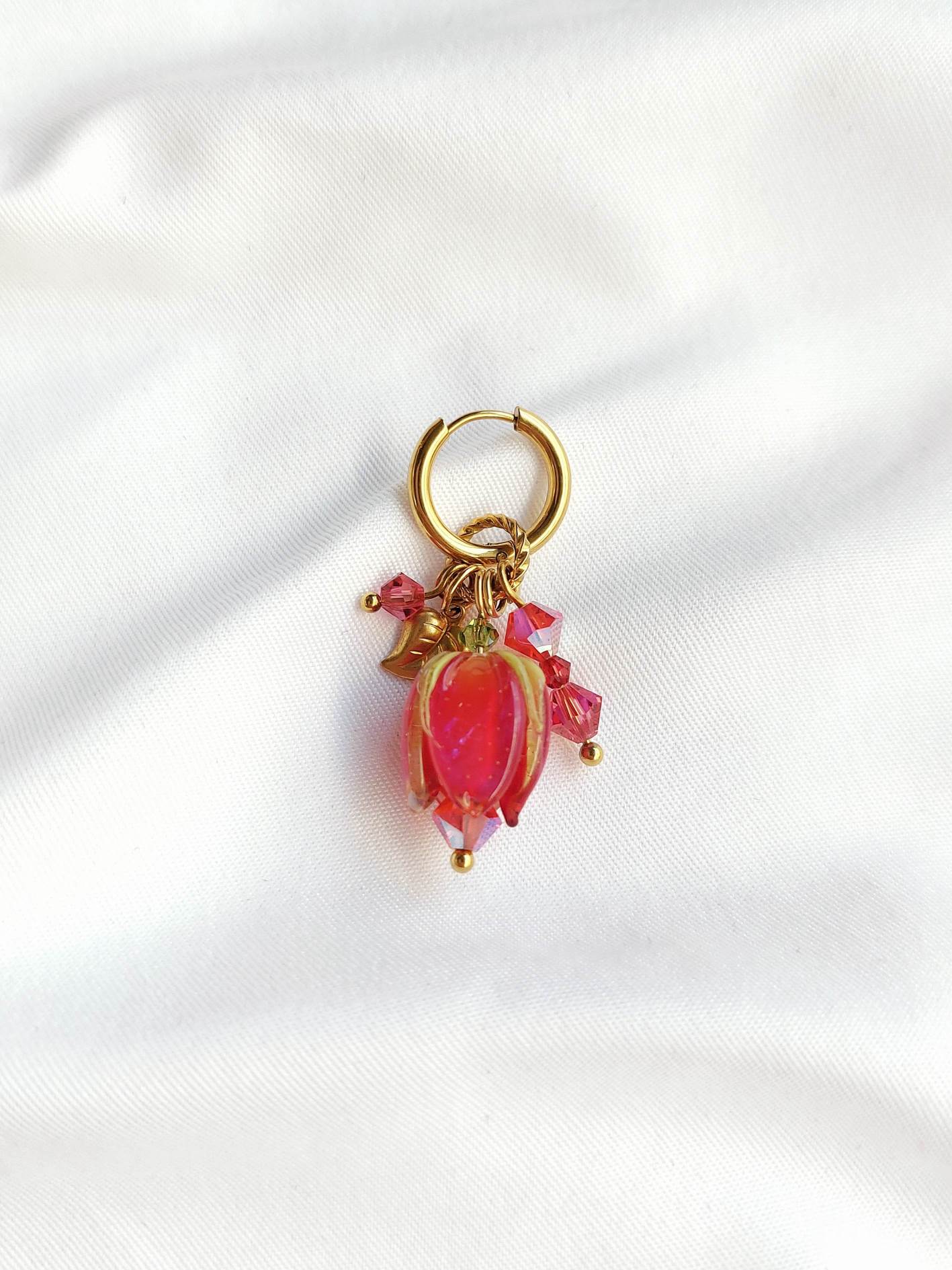 GRENADINE single-loop red flower