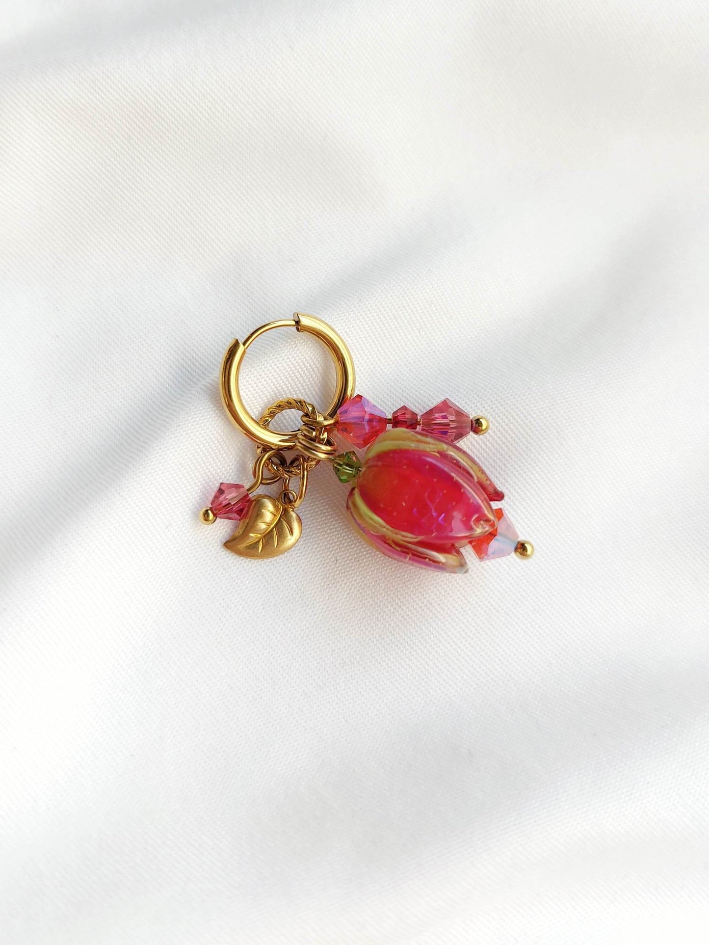 GRENADINE single-loop red flower