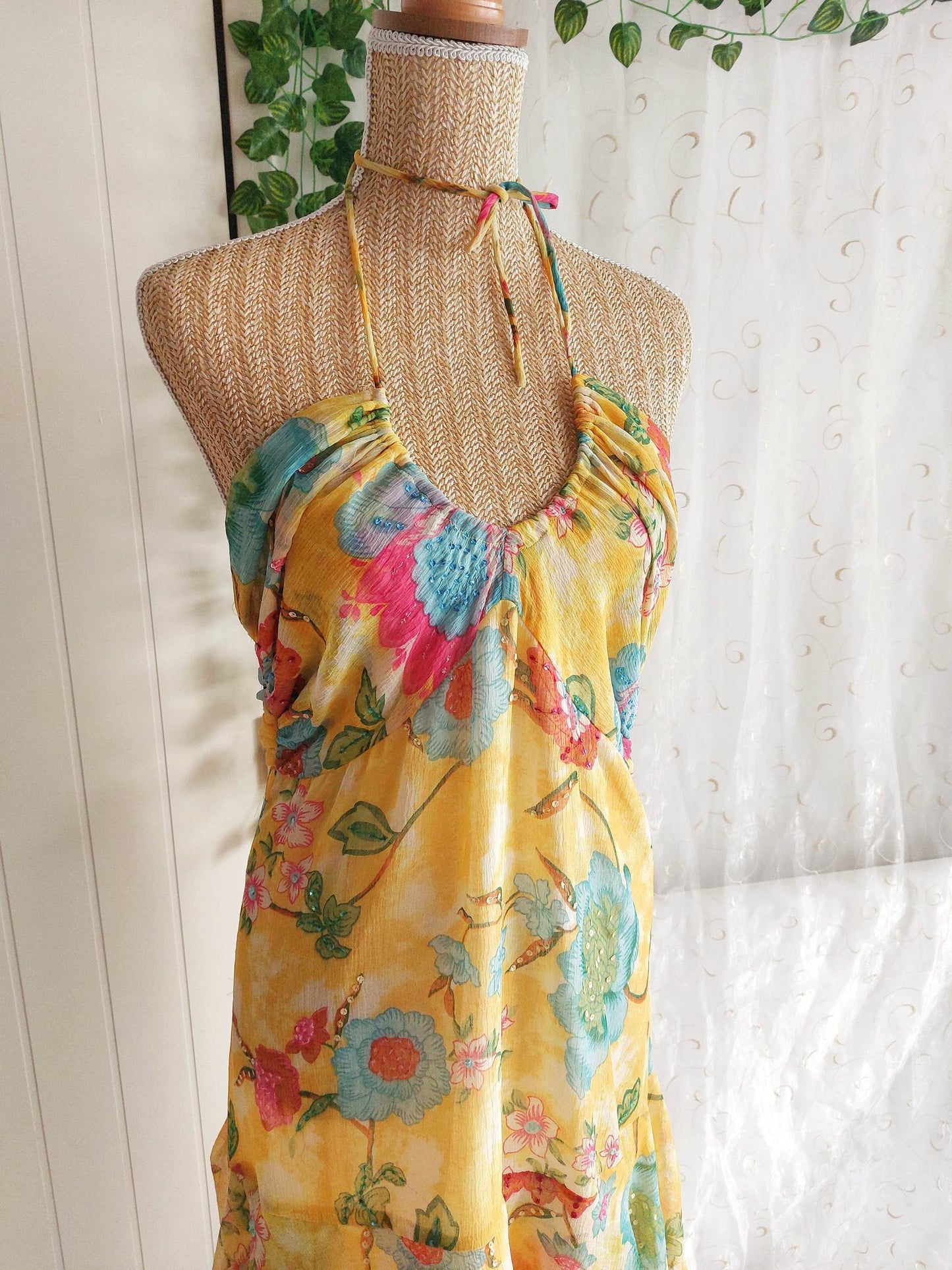 SOLARIA colourful yellow dress with floral pattern and embroidery Size 42/44