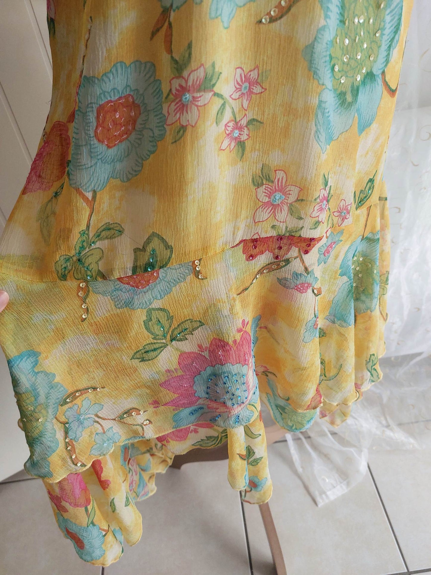 SOLARIA colourful yellow dress with floral pattern and embroidery Size 42/44
