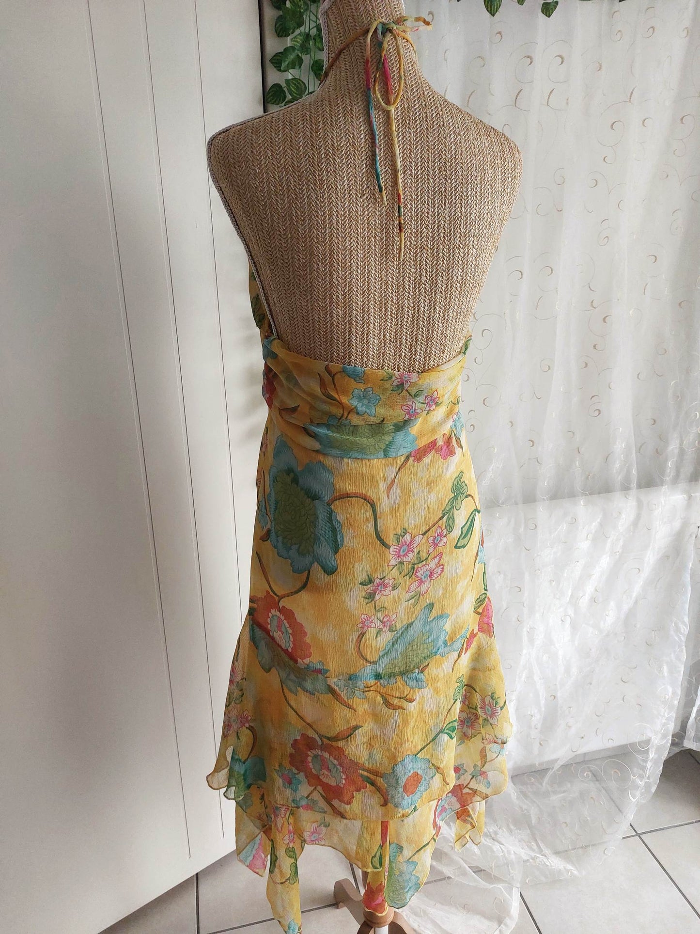 SOLARIA colourful yellow dress with floral pattern and embroidery Size 42/44