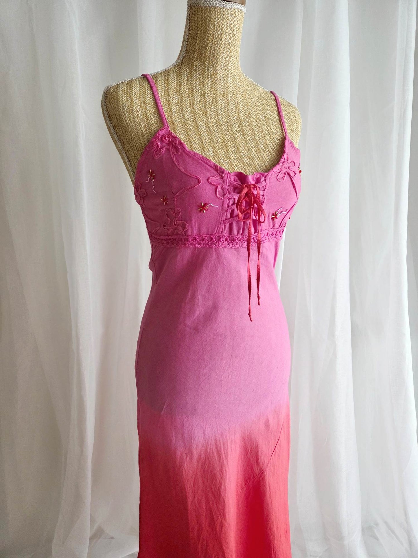 JOIE robe longue rose et rouge brodée bohème customisée T.34/36