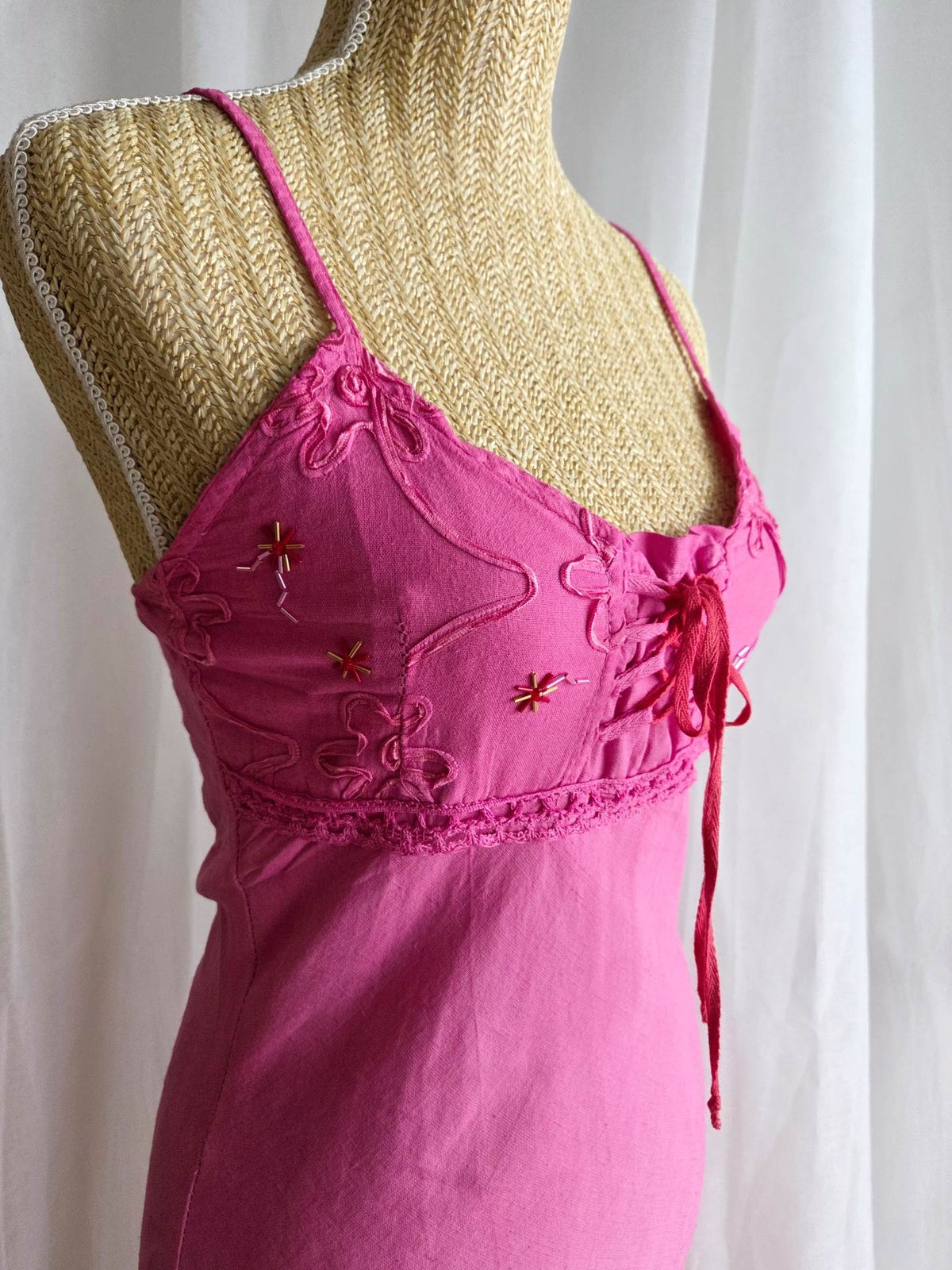 JOIE robe longue rose et rouge brodée bohème customisée T.34/36