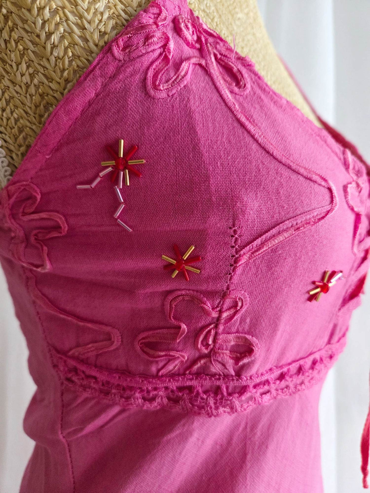 JOIE robe longue rose et rouge brodée bohème customisée T.34/36