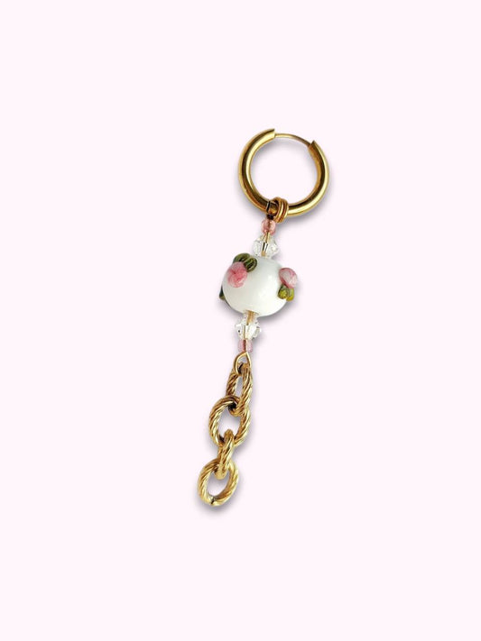RENAISSANCE single-loop white pearl and rose earrings