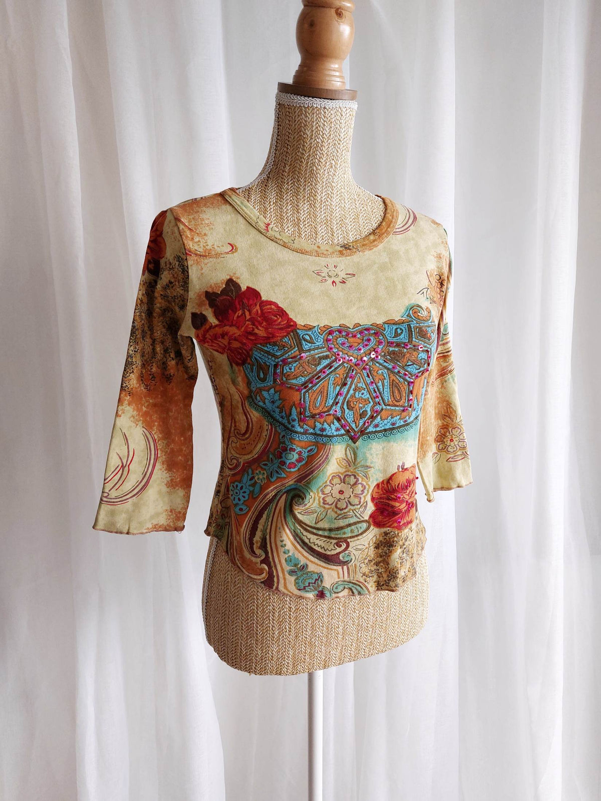 SAFRAN Red camisole with patterns and embroidery Size 36/38