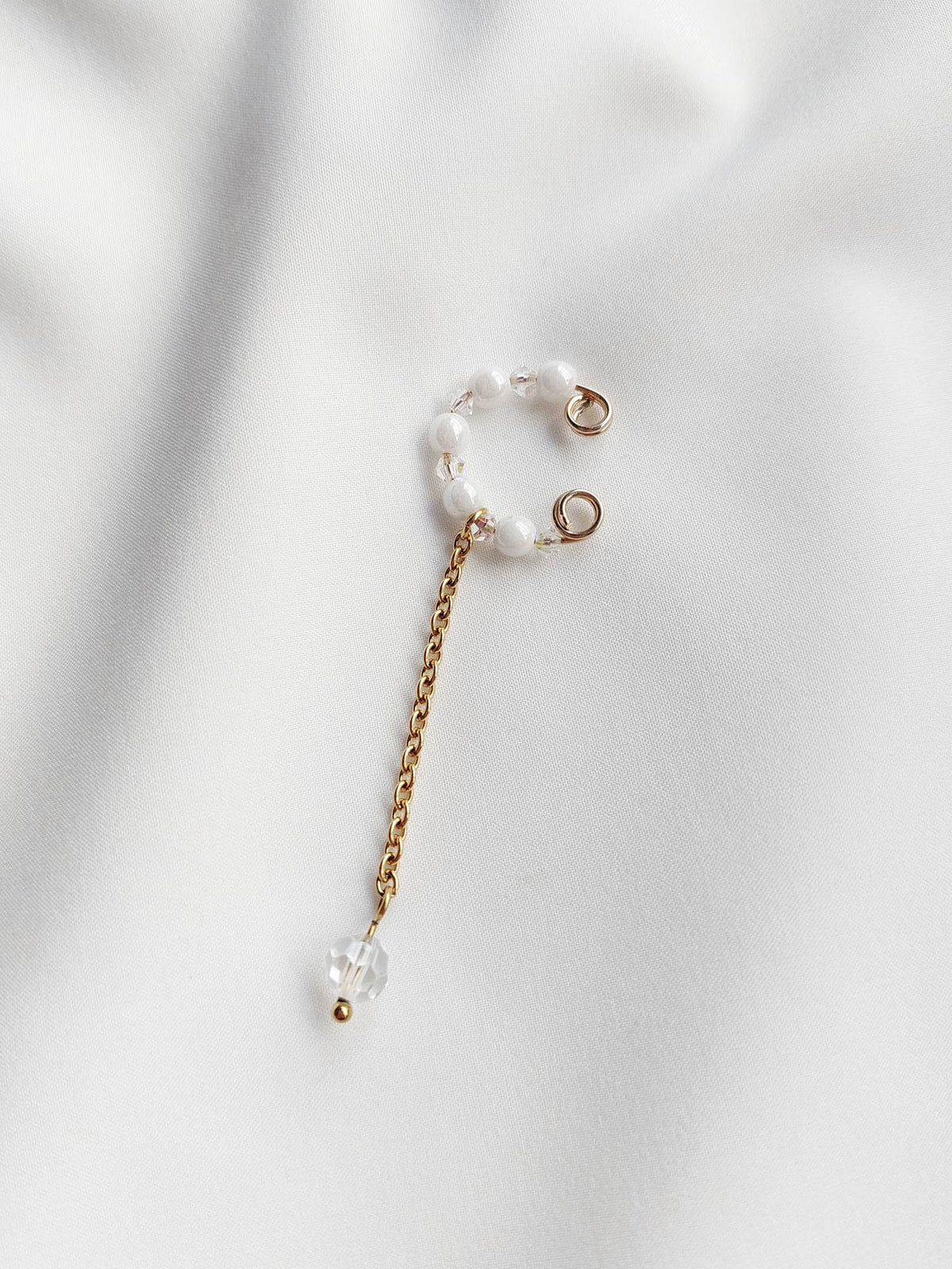 LUEUR earcuff doré perles blanches