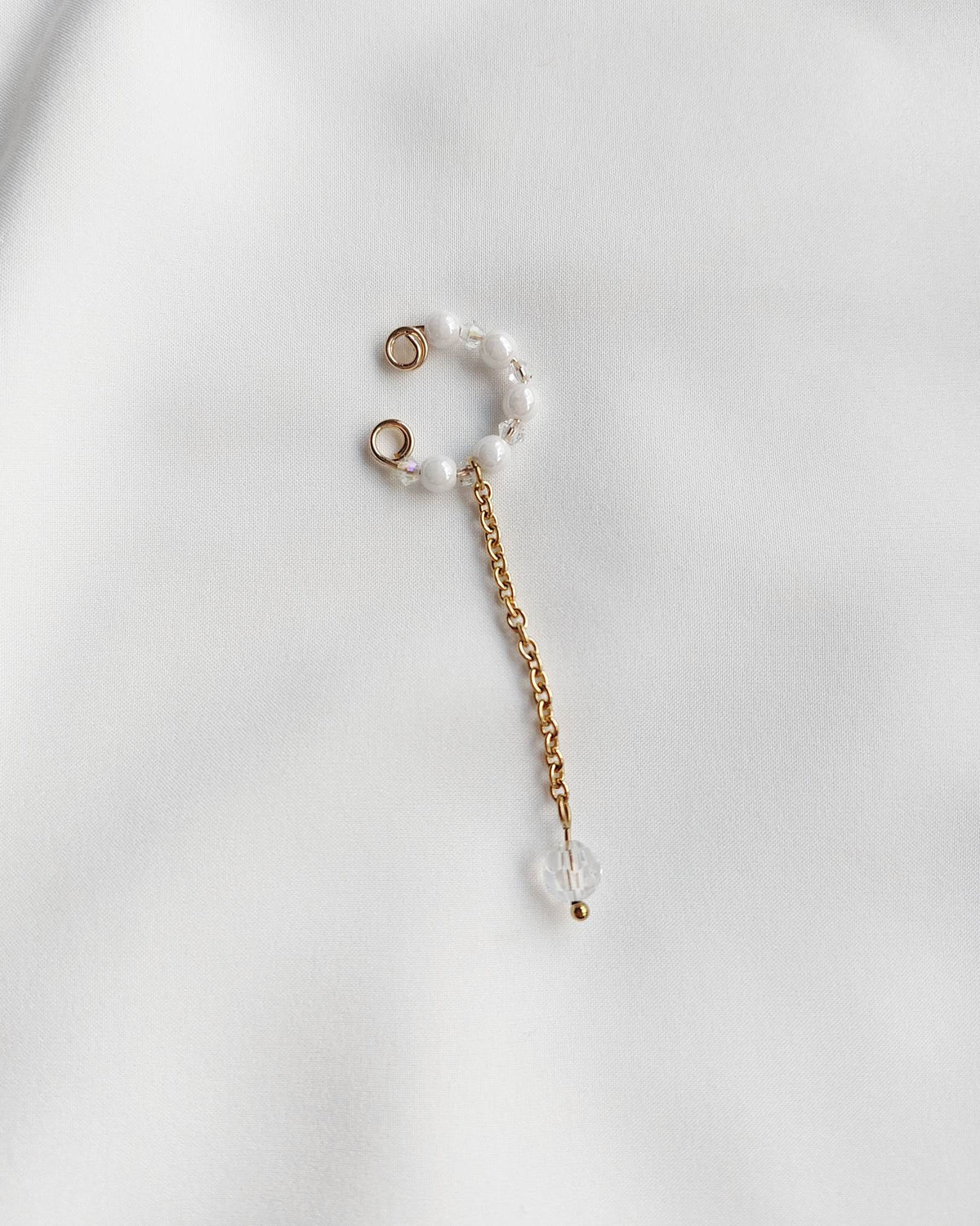 LUEUR earcuff doré perles blanches