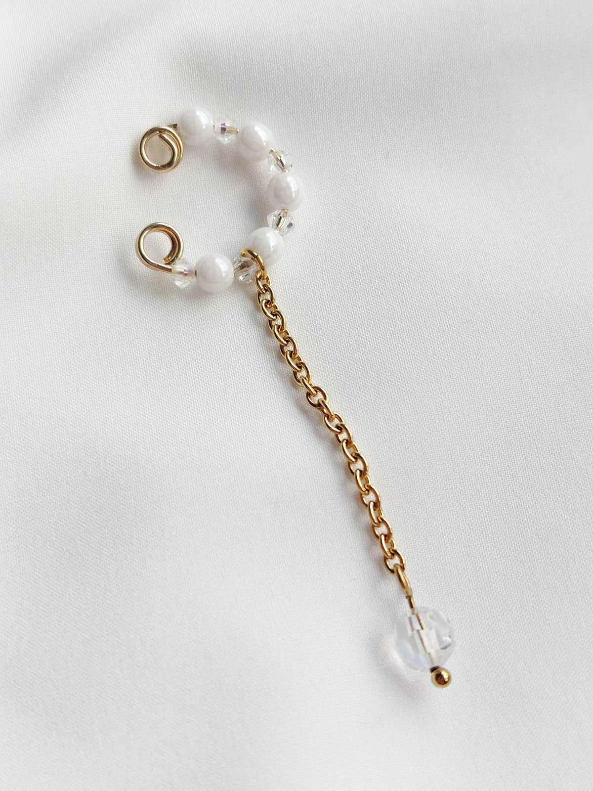 LUEUR earcuff doré perles blanches