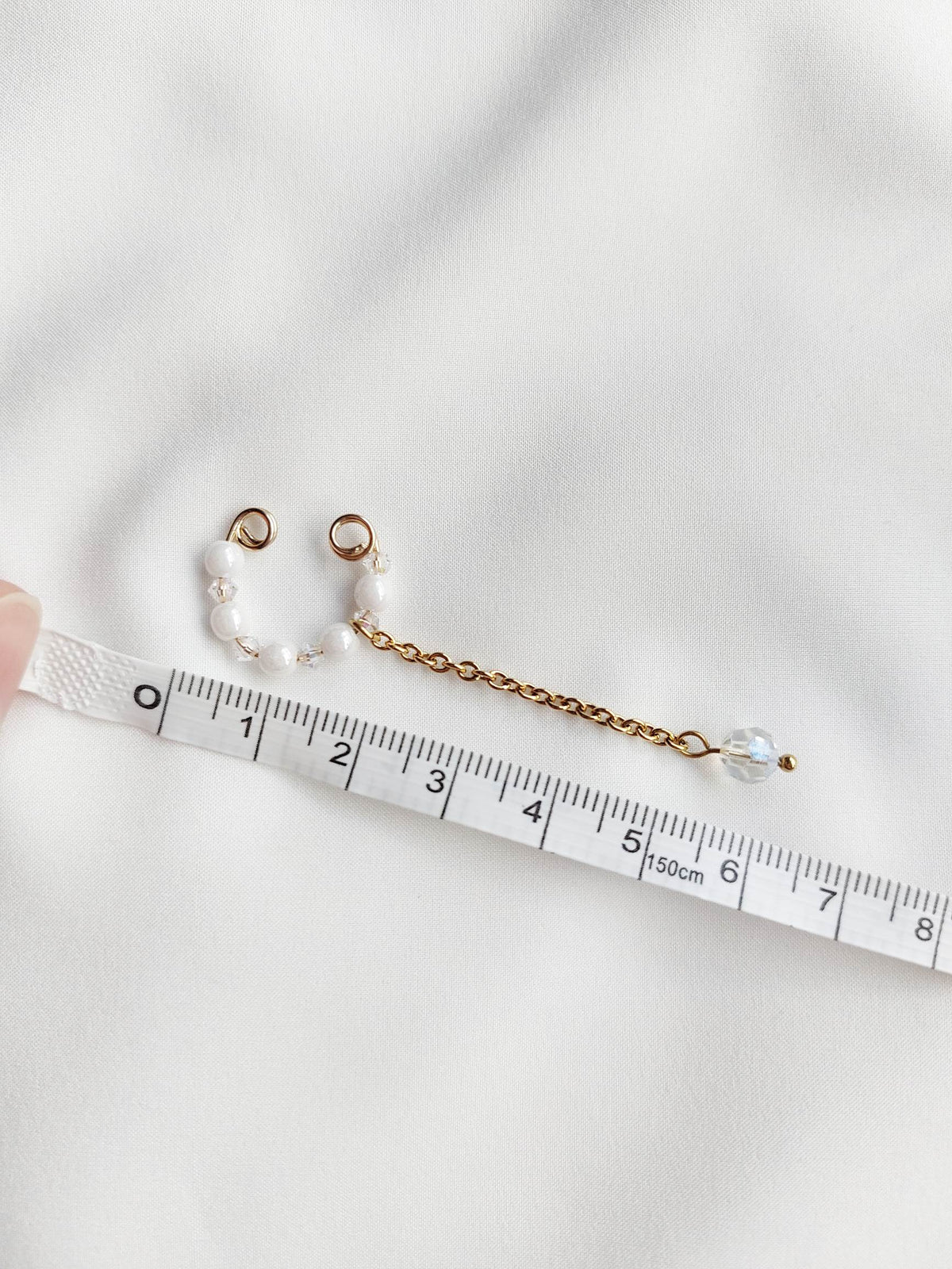 LUEUR earcuff doré perles blanches