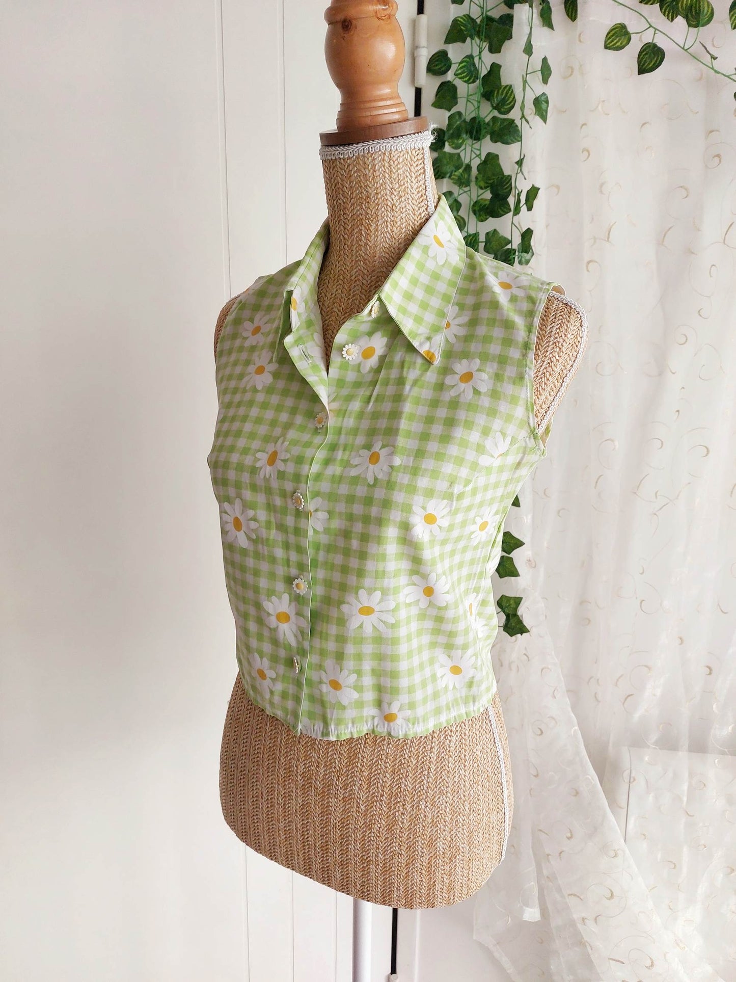 PICNIC sleeveless gingham and floral blouse size 36/38