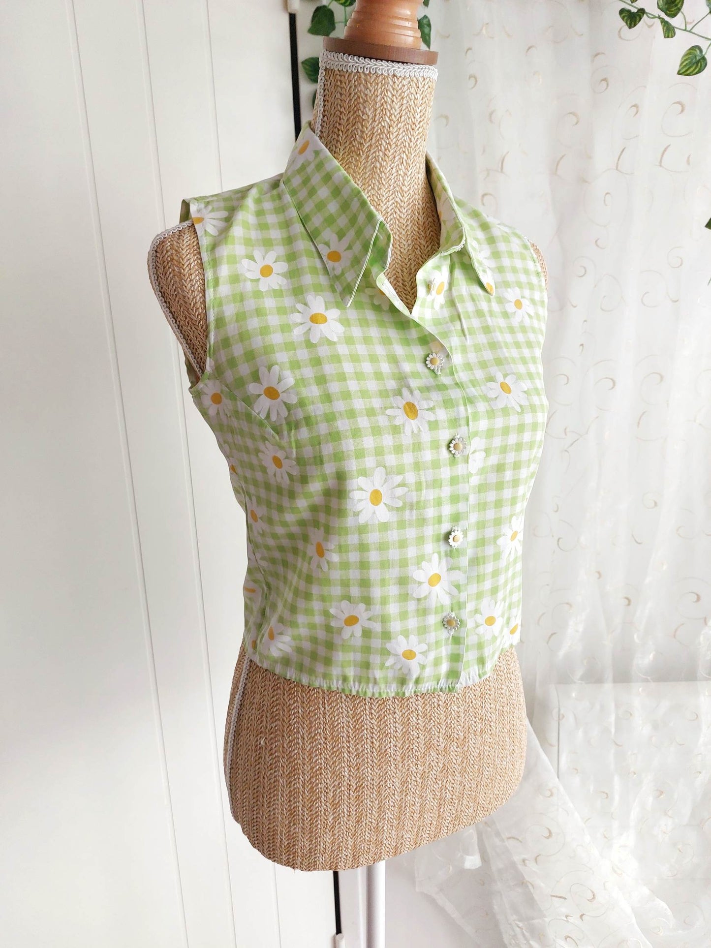 PICNIC sleeveless gingham and floral blouse size 36/38