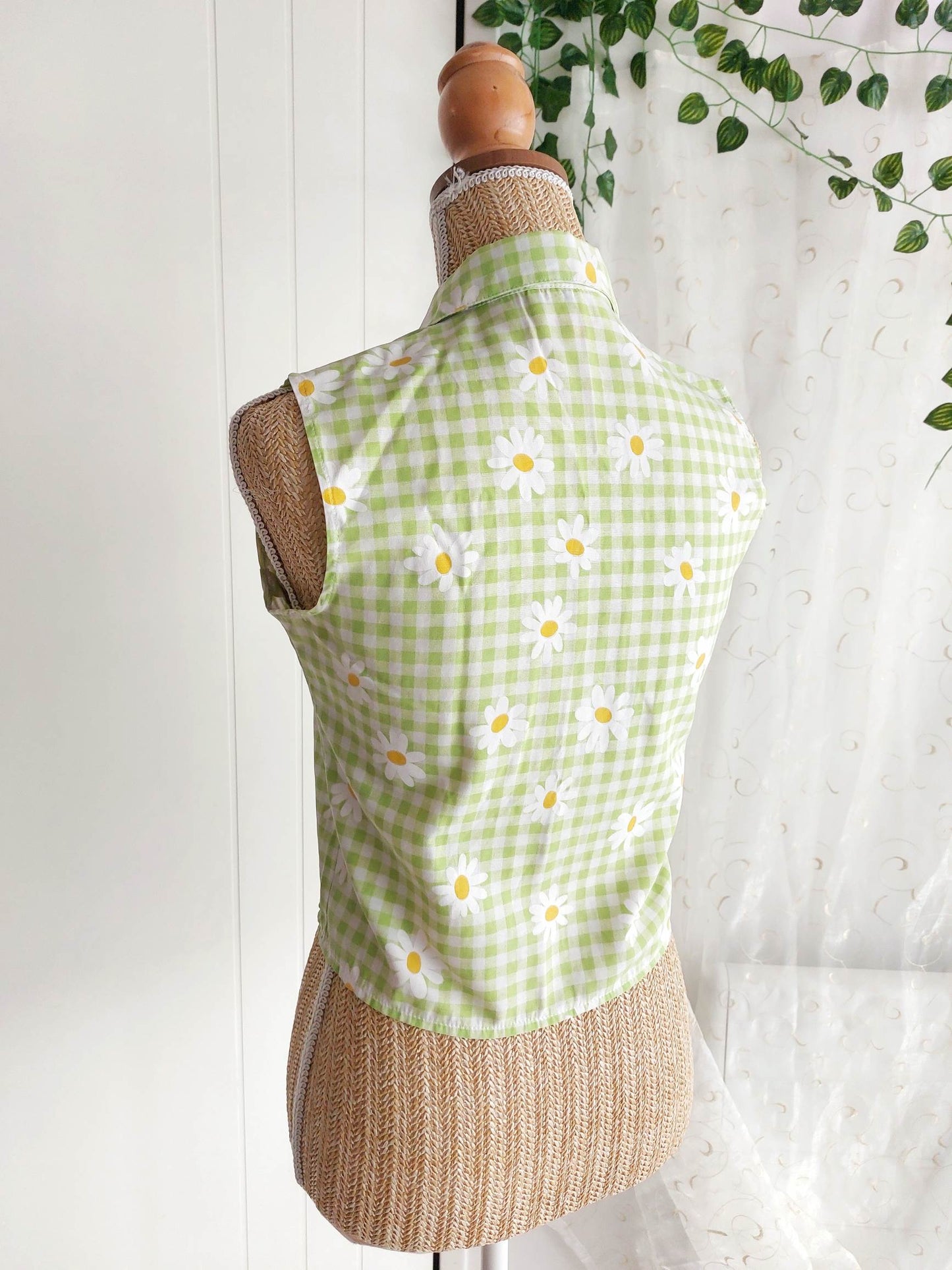 PICNIC sleeveless gingham and floral blouse size 36/38