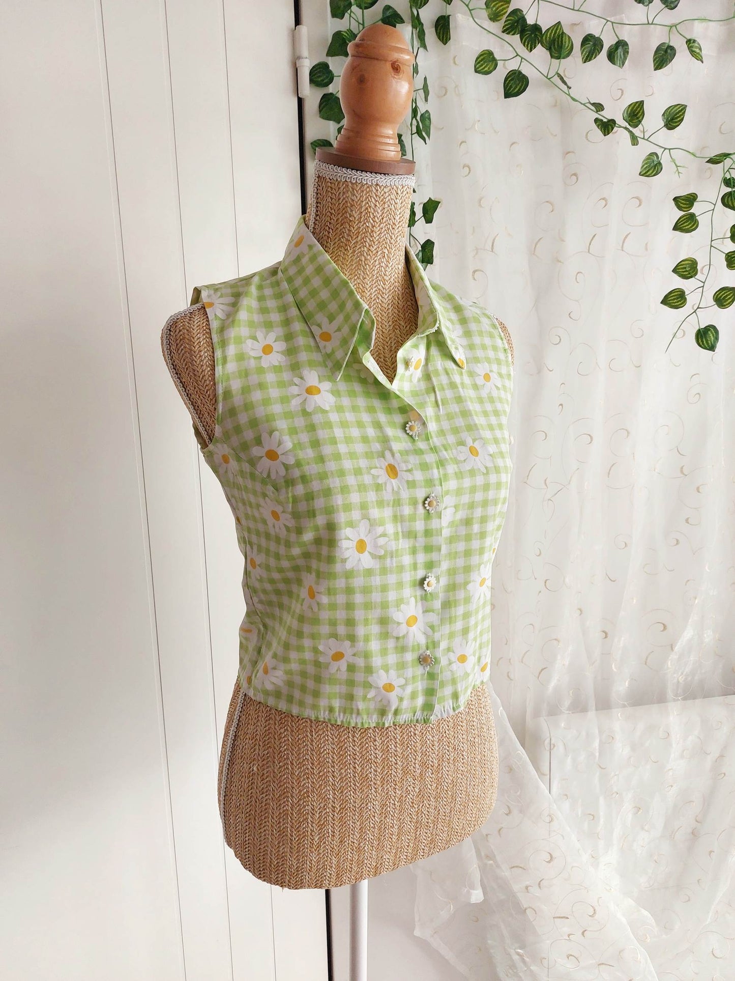 PICNIC sleeveless gingham and floral blouse size 36/38