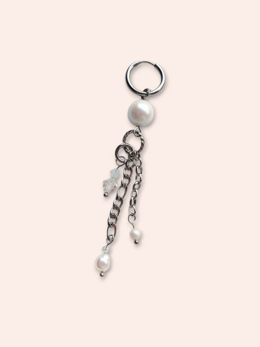 Mother-of-pearl single white pearl earring