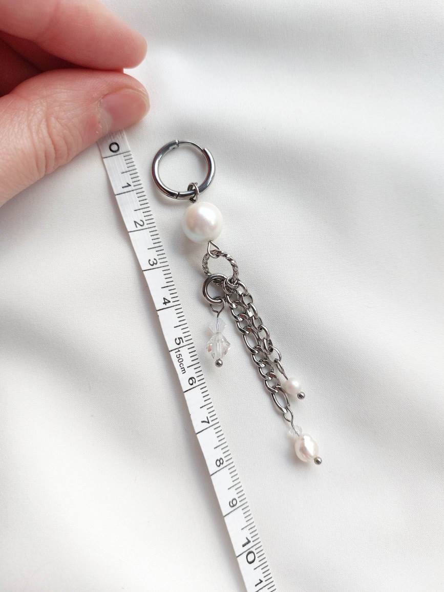 Mother-of-pearl single white pearl earring