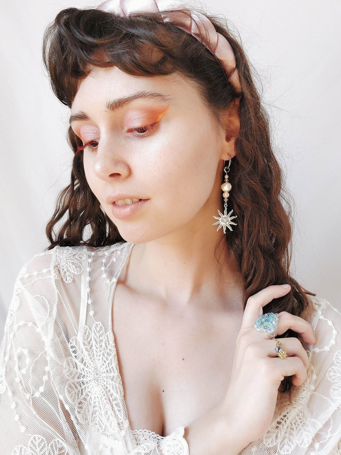 MOTHER-OF-PEARL single-hoop sun peach