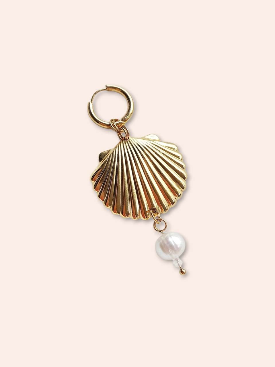 PERLA single pearl and shell earring