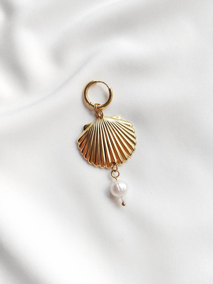 PERLA single pearl and shell earring