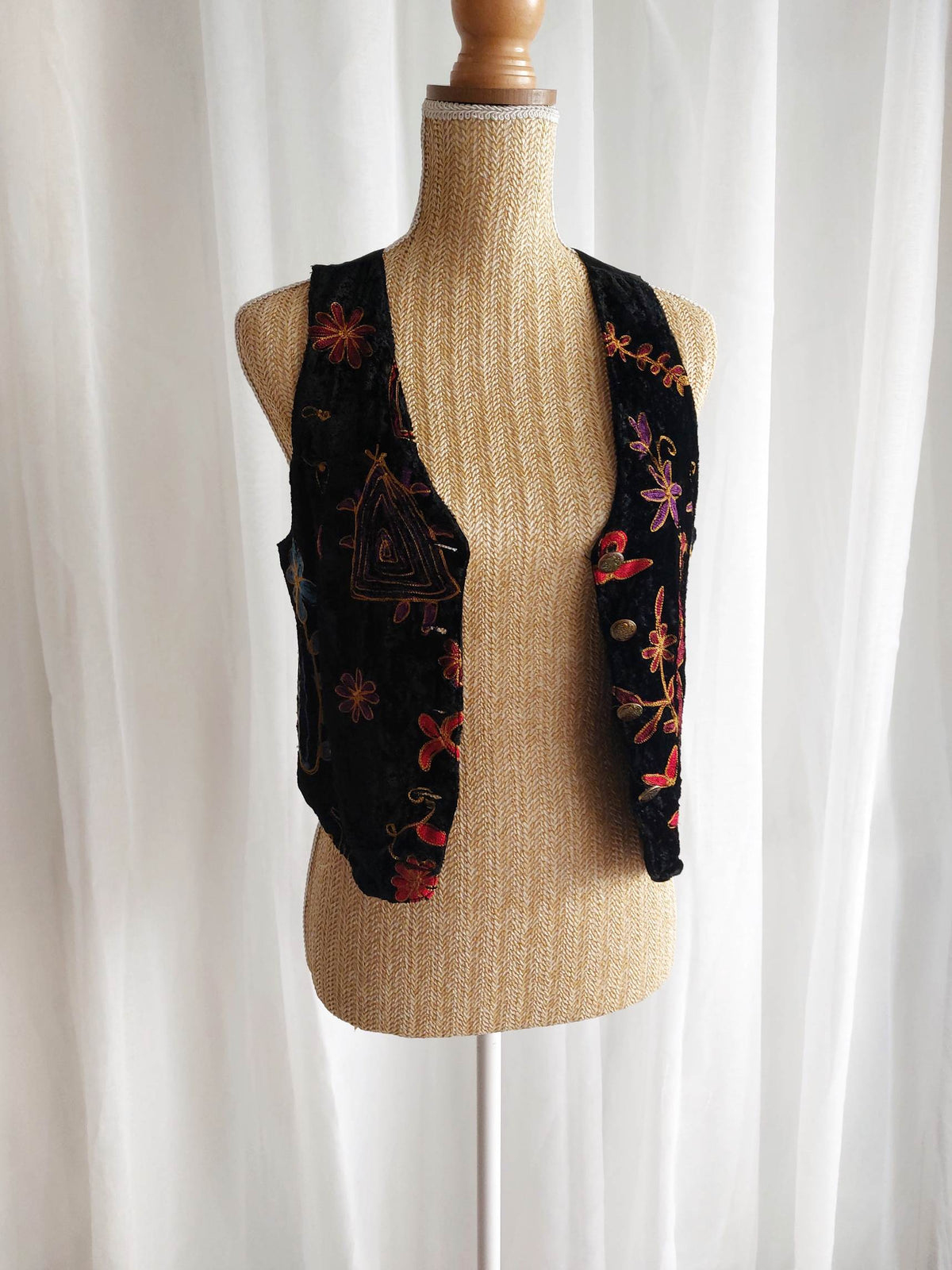 SAFRAN Red camisole with patterns and embroidery Size 36/38