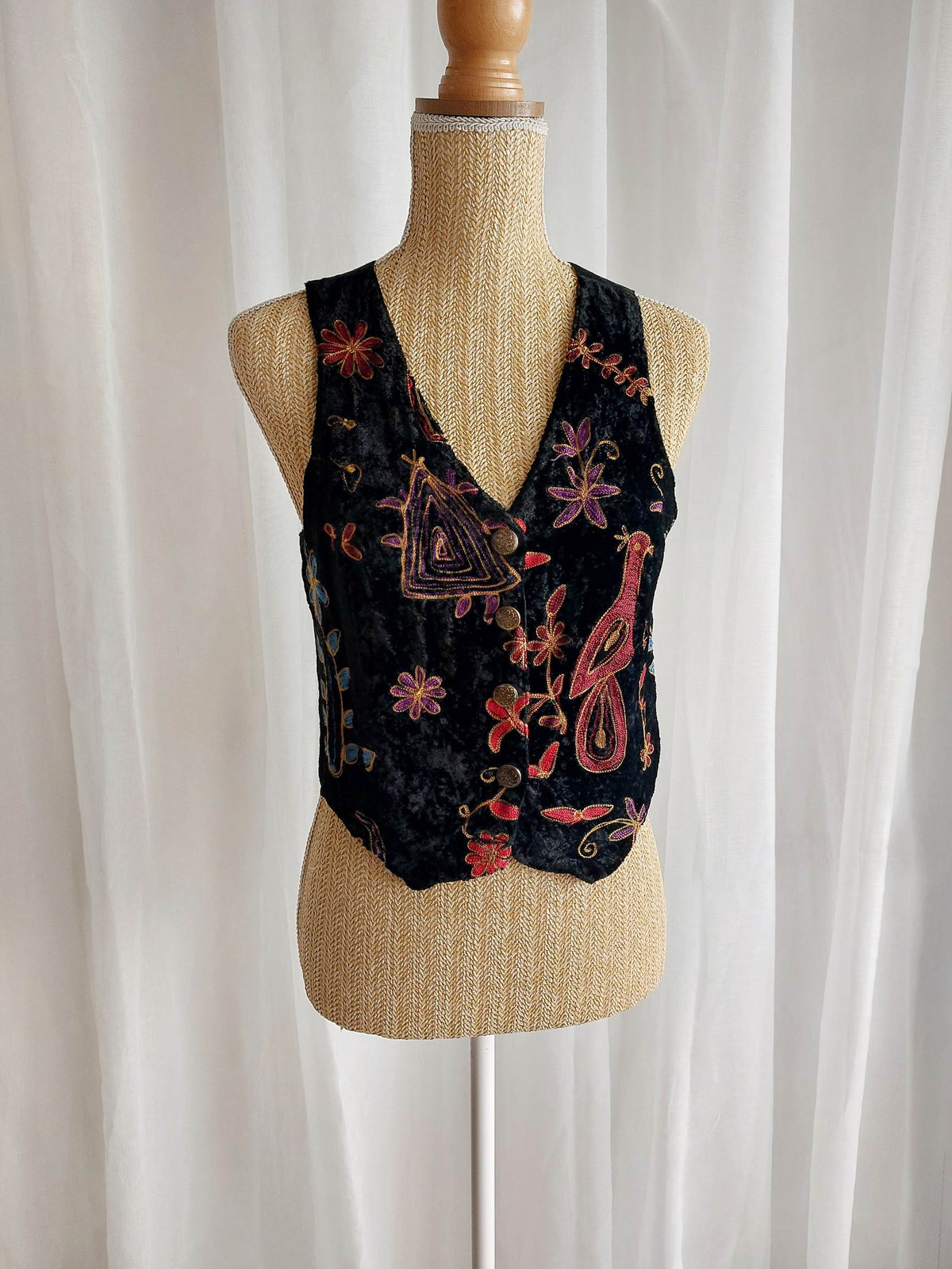 SAFRAN Red camisole with patterns and embroidery Size 36/38