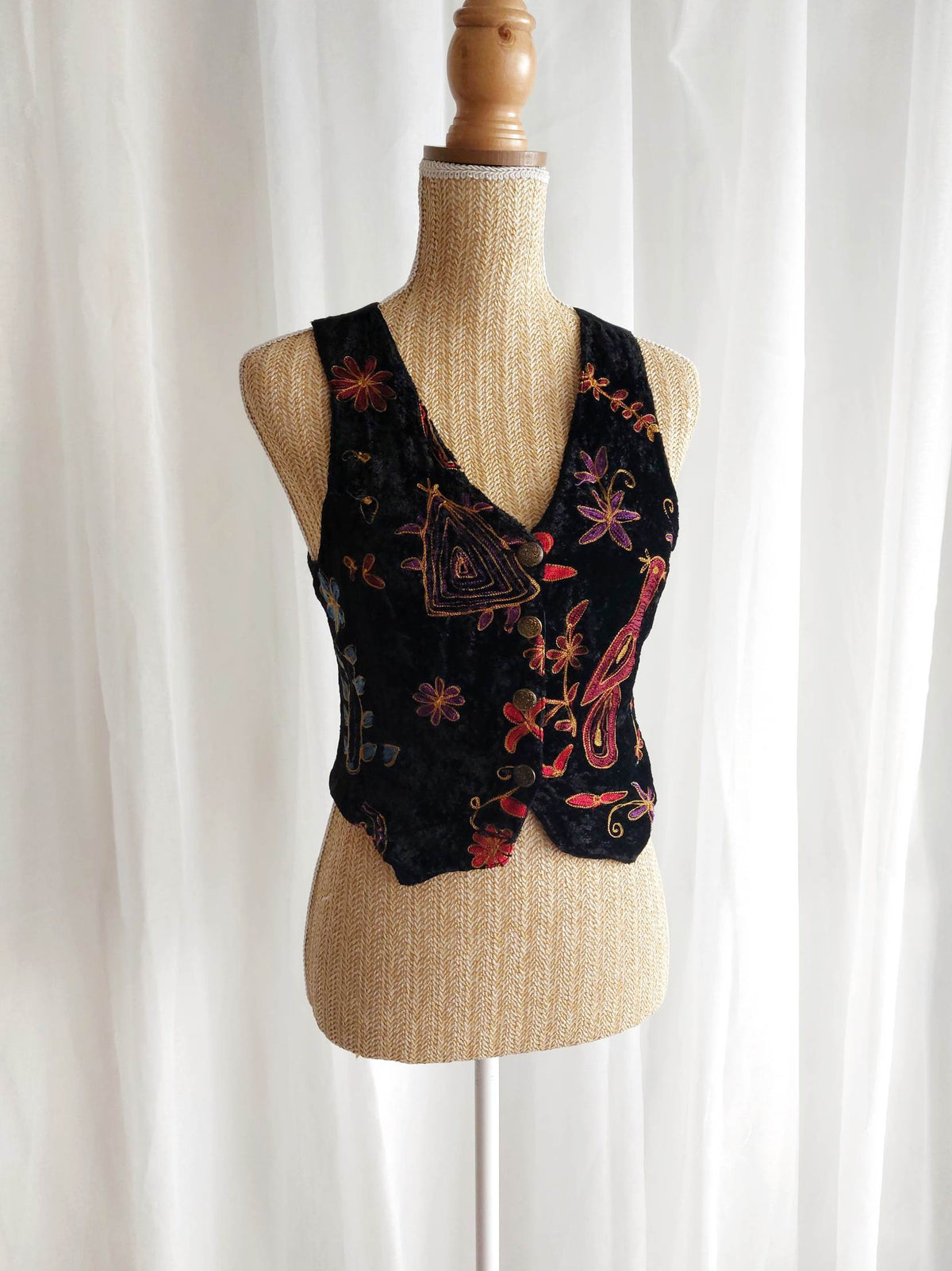 SAFRAN Red camisole with patterns and embroidery Size 36/38