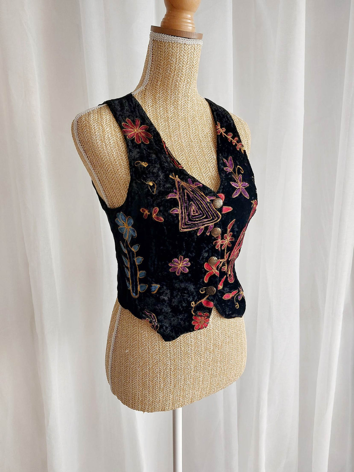 SAFRAN Red camisole with patterns and embroidery Size 36/38