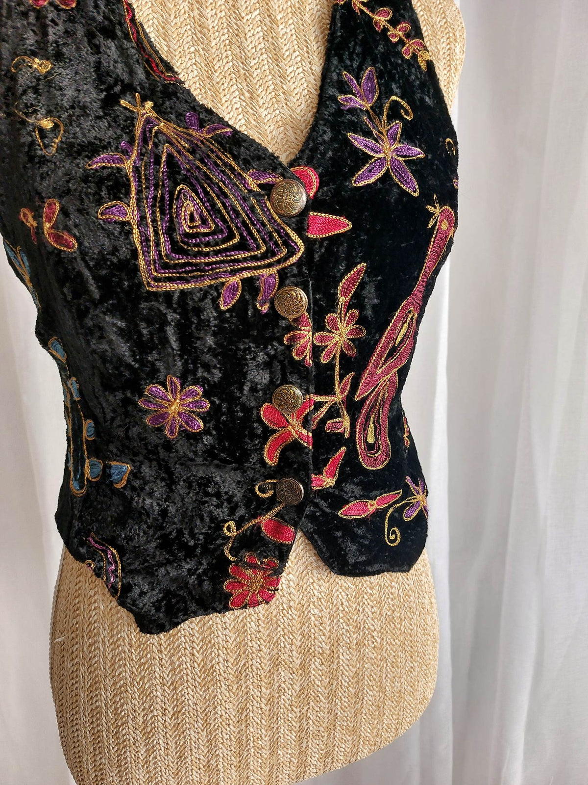 SAFRAN Red camisole with patterns and embroidery Size 36/38