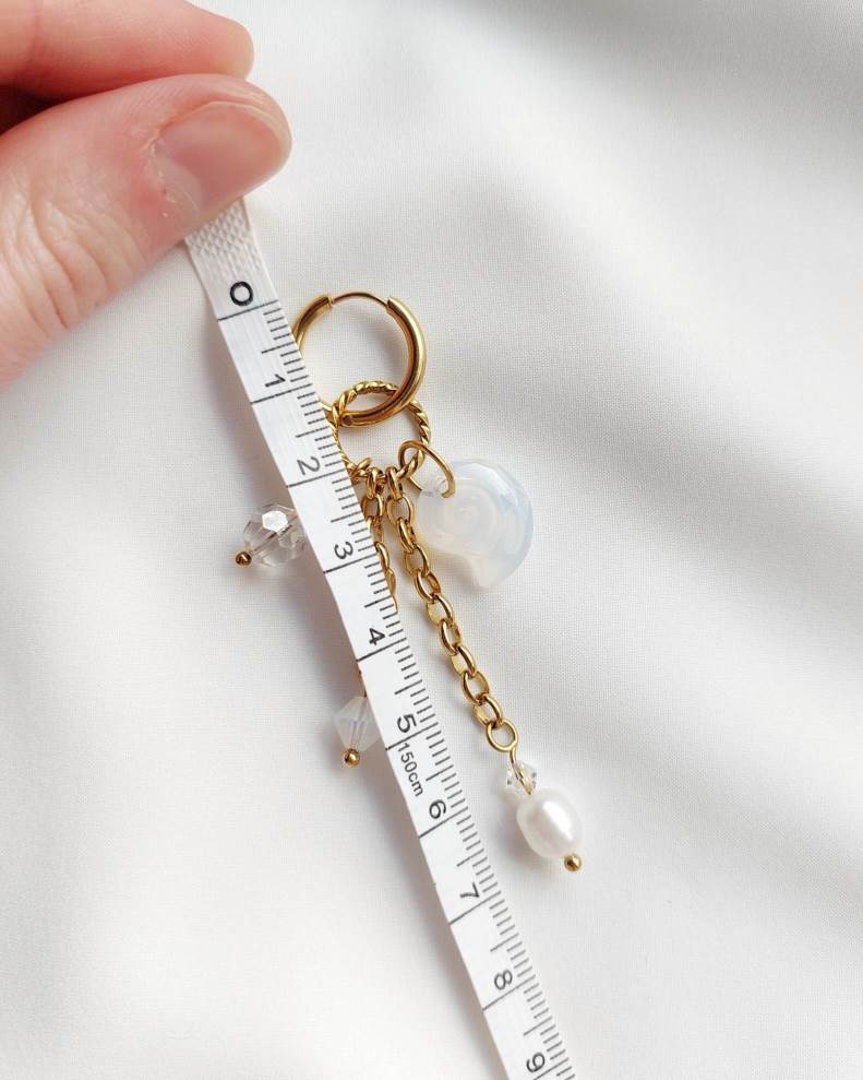 PORCELAIN single loop white pearl seashell