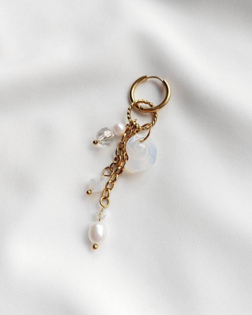 PORCELAIN single loop white pearl seashell