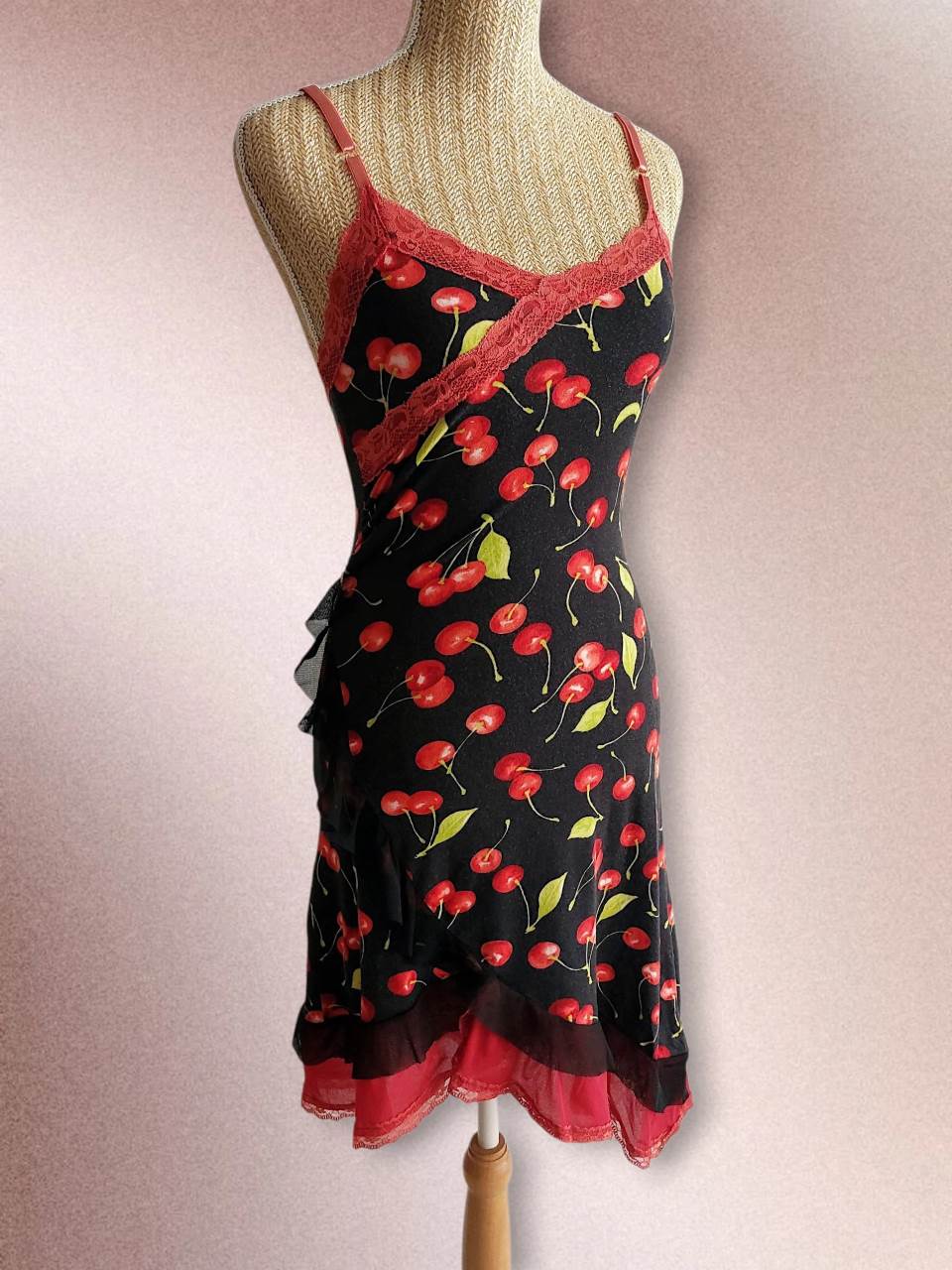 ROCKABILLY robe noire avec cerises T.36