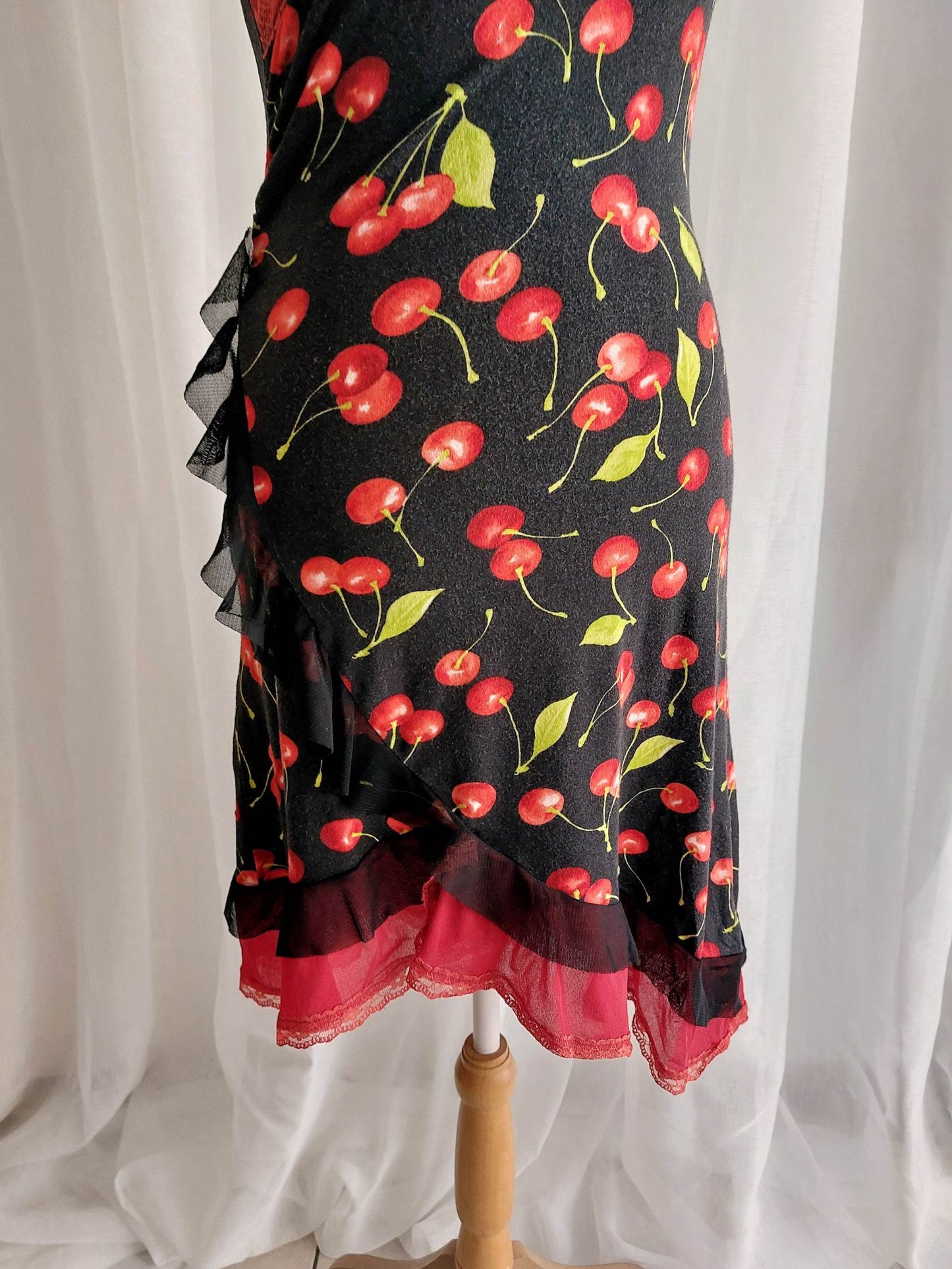ROCKABILLY robe noire avec cerises T.36