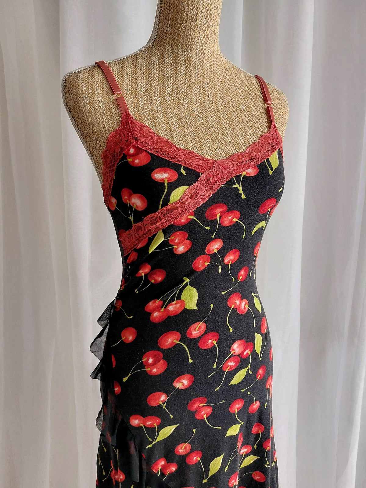 ROCKABILLY robe noire avec cerises T.36