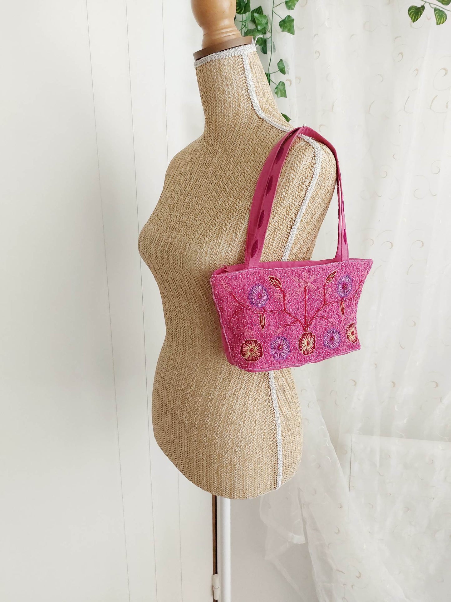 HORTENSIA embroidered pink shoulder bag with flowers