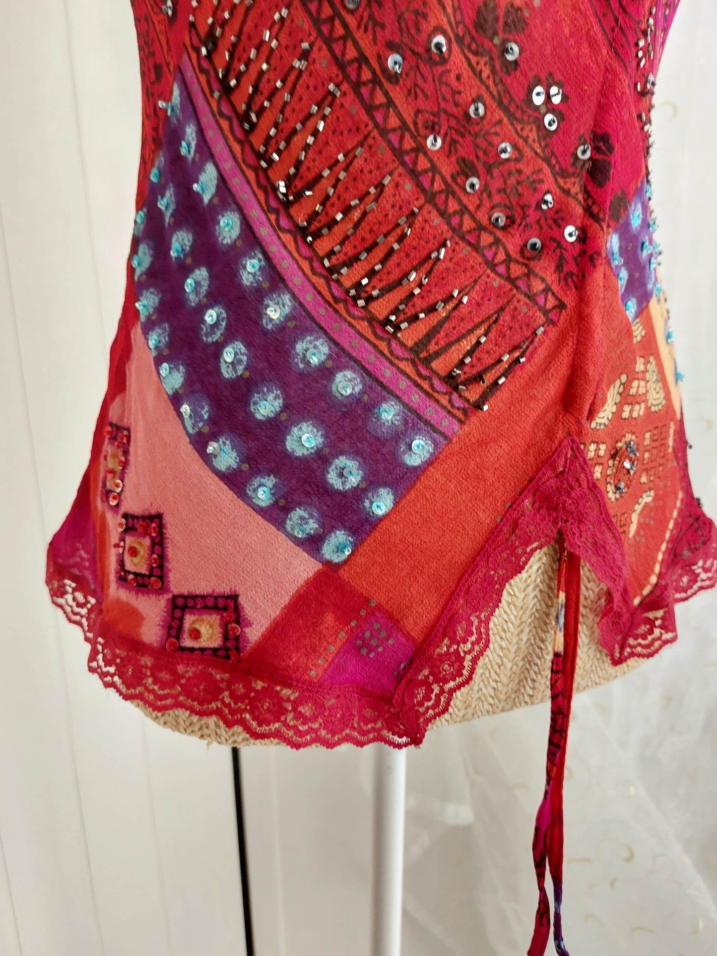 SAFRAN Red camisole with patterns and embroidery Size 36/38