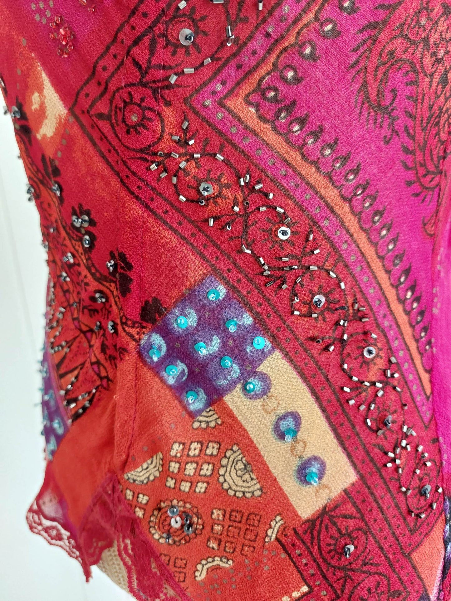 SAFRAN Red camisole with patterns and embroidery Size 36/38