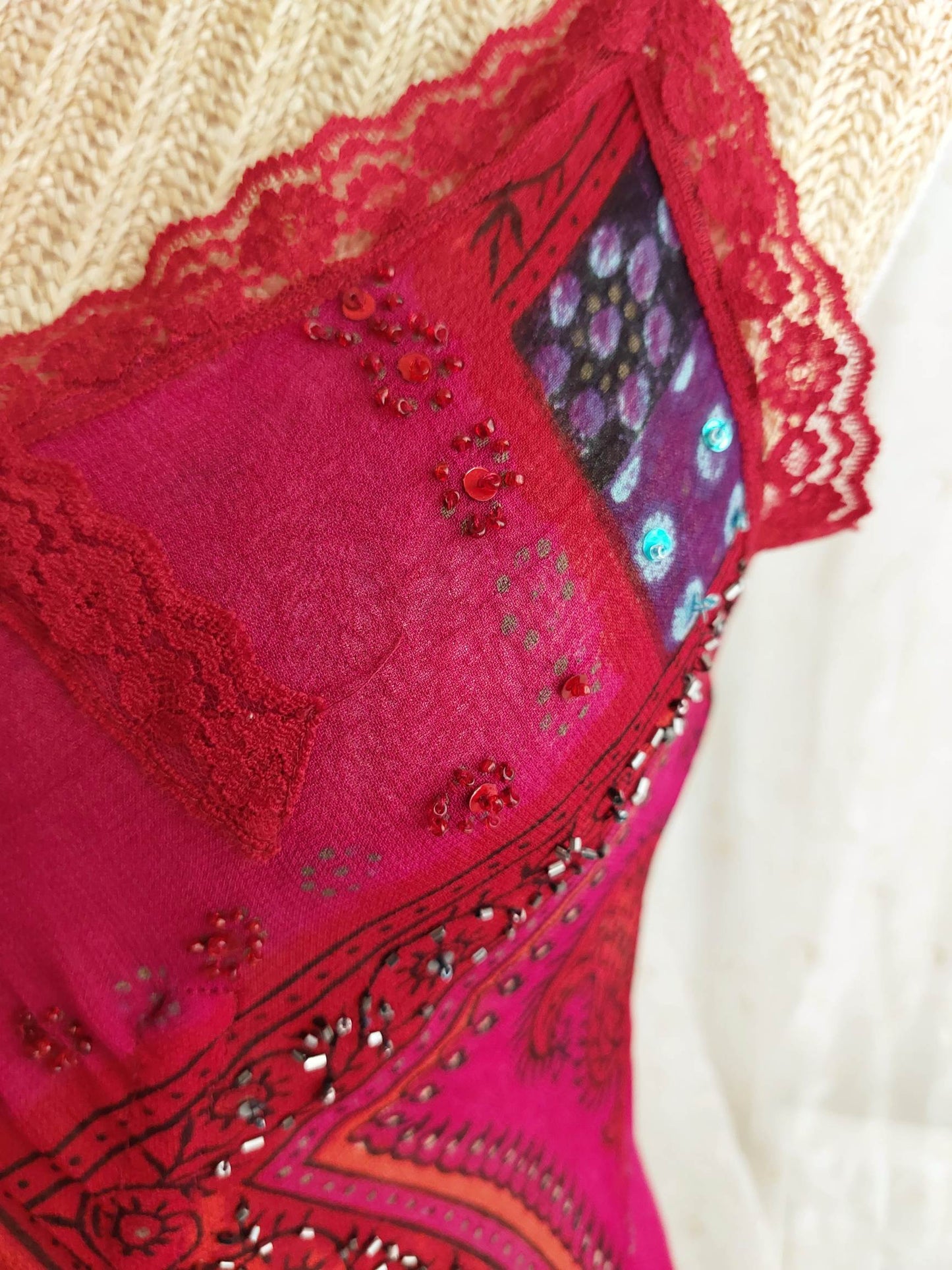 SAFRAN Red camisole with patterns and embroidery Size 36/38