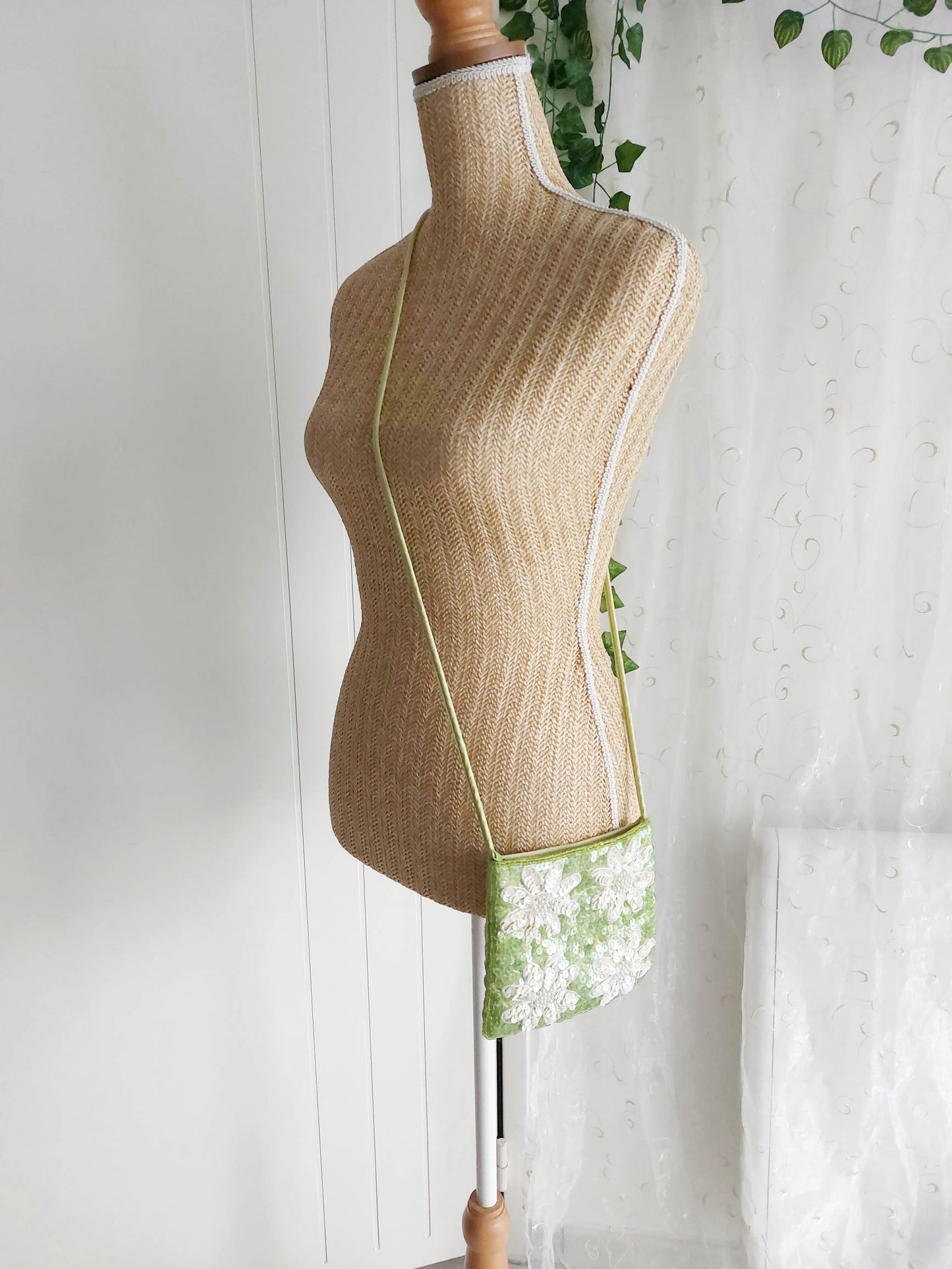 PRAIRIE green and white pouch bag with sequins