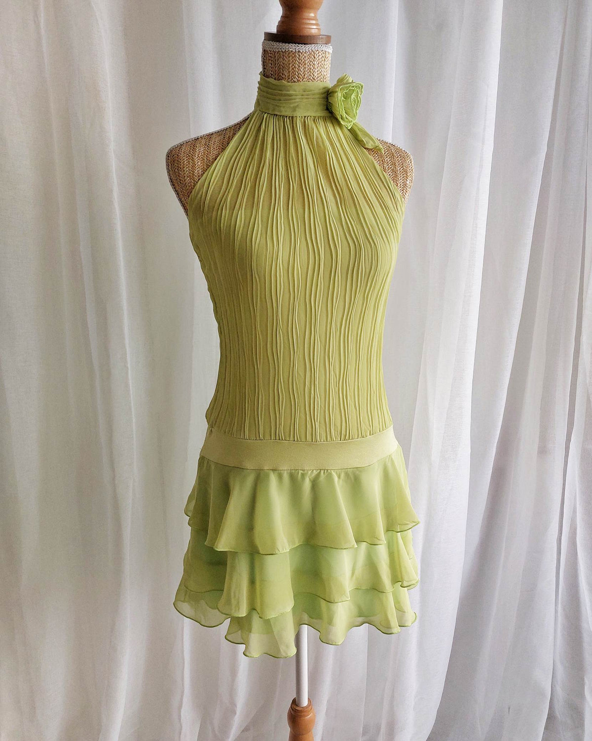 SORBET robe à volants verte avec fleur T.36