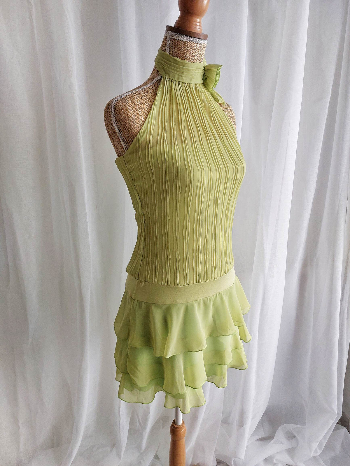 SORBET robe à volants verte avec fleur T.36