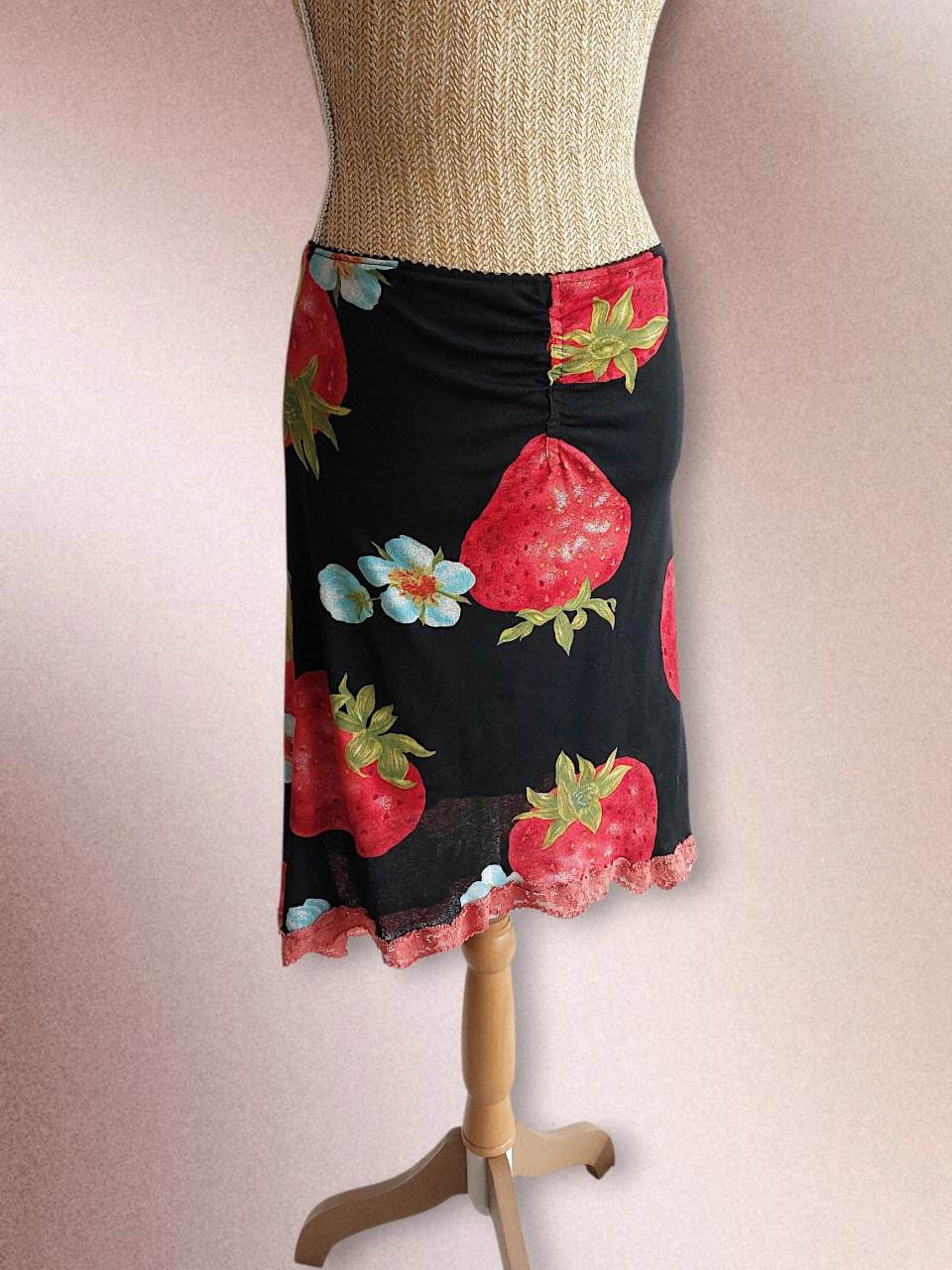 SAFRAN Red camisole with patterns and embroidery Size 36/38